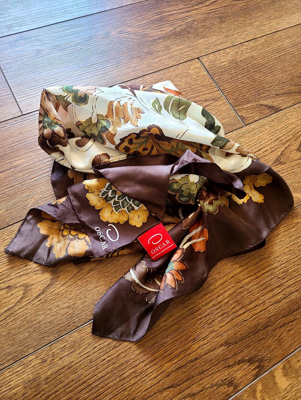 Oscar de la Renta 100% Silk Floral Scarf 35x35